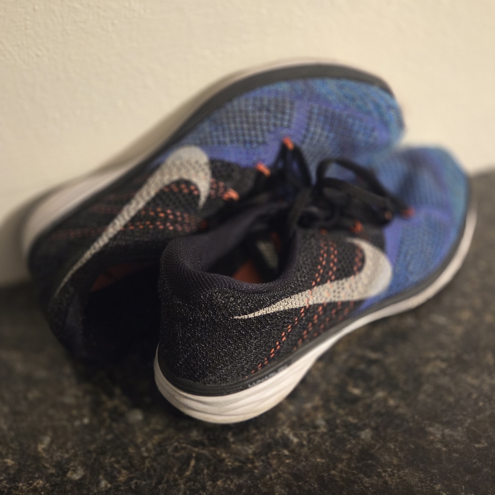 Very Clean Nike Women Blue and Black Sneakers 10.1/2 Worn 2 Times